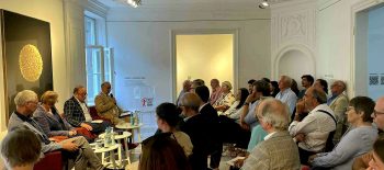 Teilnehmer der Diskussion und das Publikum