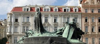1620px-Prague_hus_statue