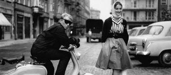 Fotograf Eustachy Kossakowski i Joanna Matylda Fiszer, ulica Chmielna (dawniej Rutkowskiego), 1960 Fot. Tadeusz Rolke